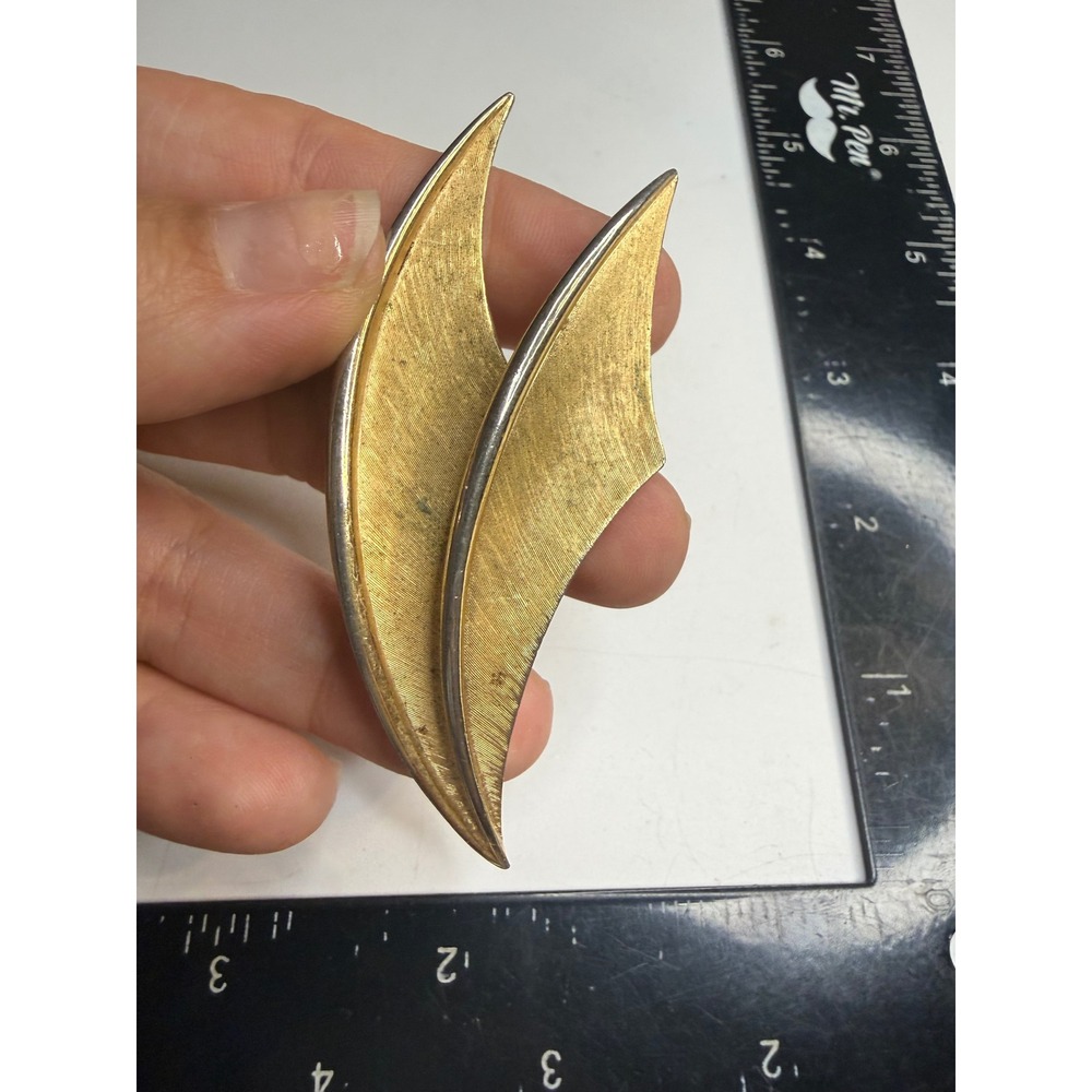 Trifari Textured Gold Tone Double Leaf Brooch Mid Century Modern Pin